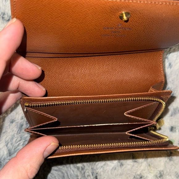 Men’s Or Women’s Louis Vuitton Super clean and Rare Vintage piece! Preloved 9/10 - Picture 6 of 17